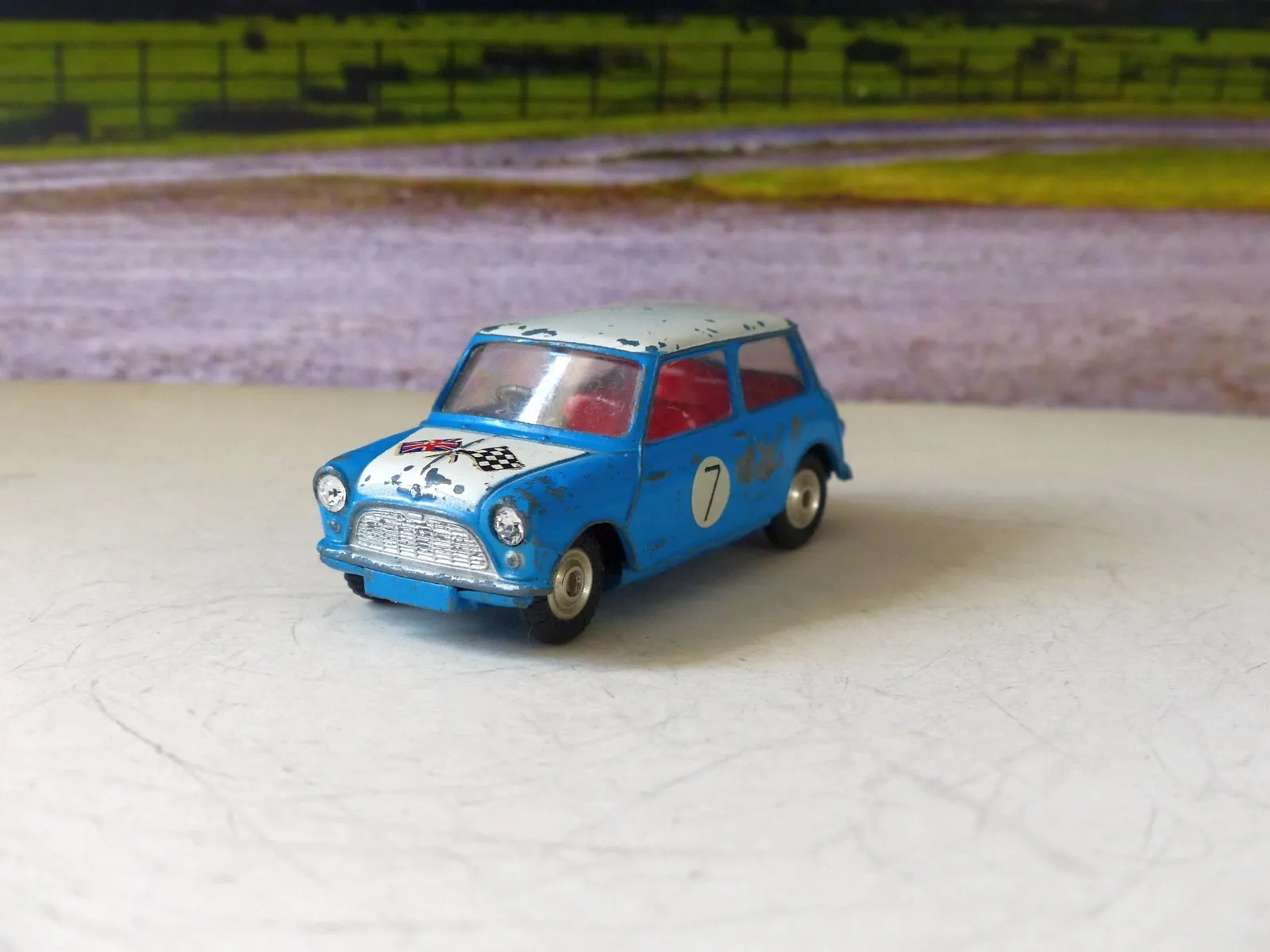 227 Morris Mini Cooper blue / white, red interior (1)