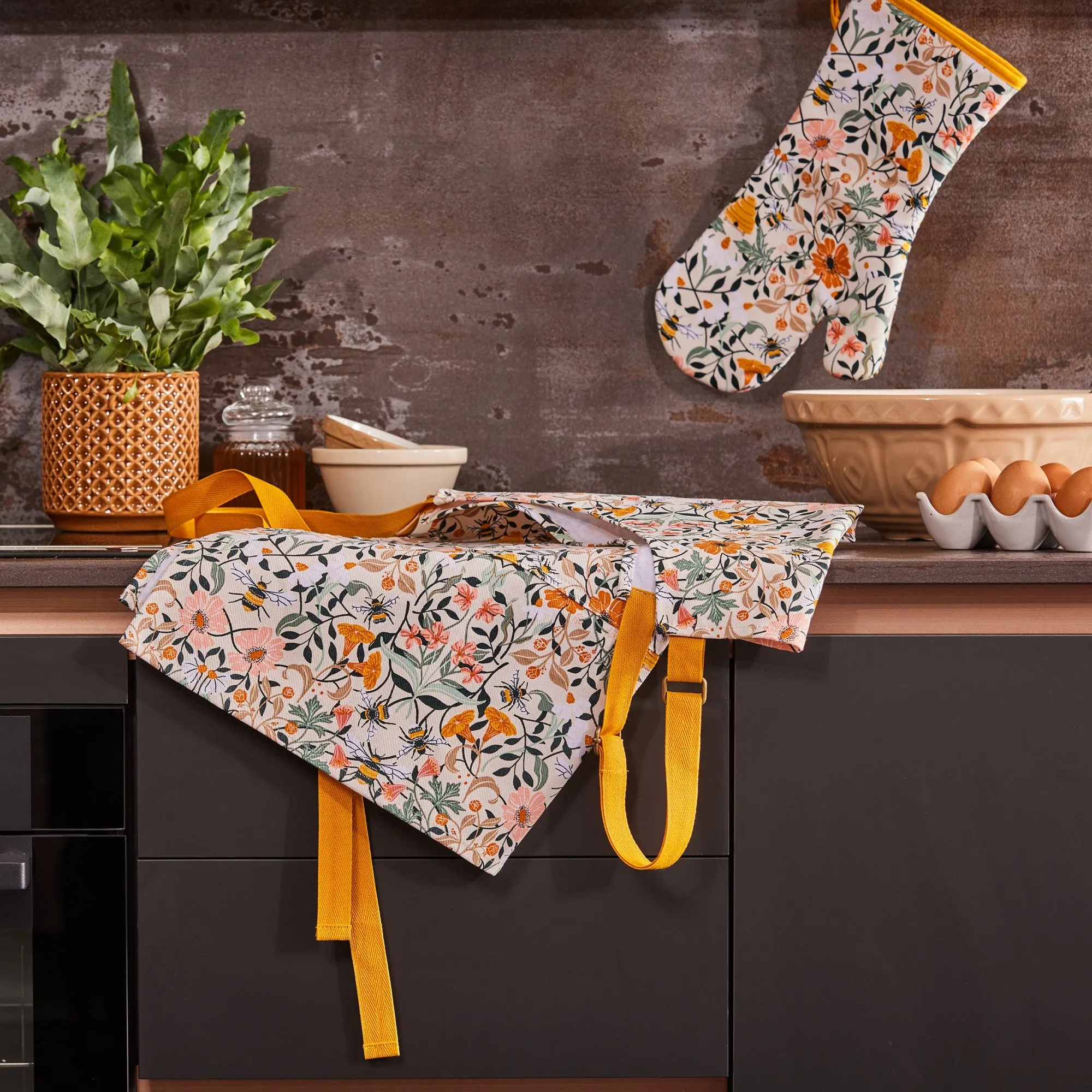 Ulster Weavers Bee Bloom Apron - Cotton One Size in Multi